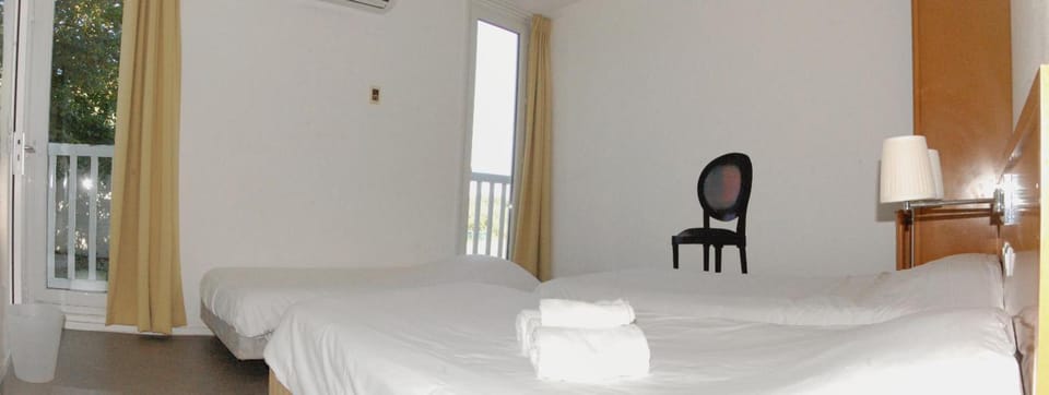 Desk, iron/ironing board, free WiFi, wheelchair access
