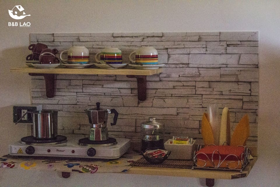 Classic Quadruple Room, Multiple Beds, Smoking | In-room dining