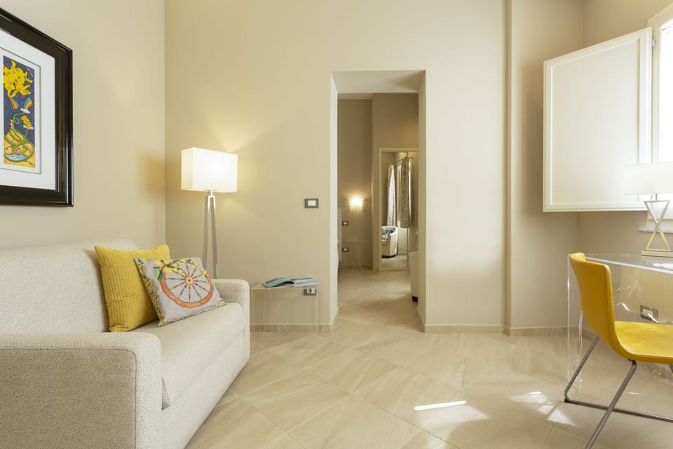 Comfort Suite, 1 Bedroom, Non Smoking, Courtyard View | In-room safe, blackout drapes, soundproofing, free WiFi