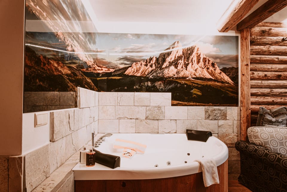 Suite, Sauna | Private spa tub