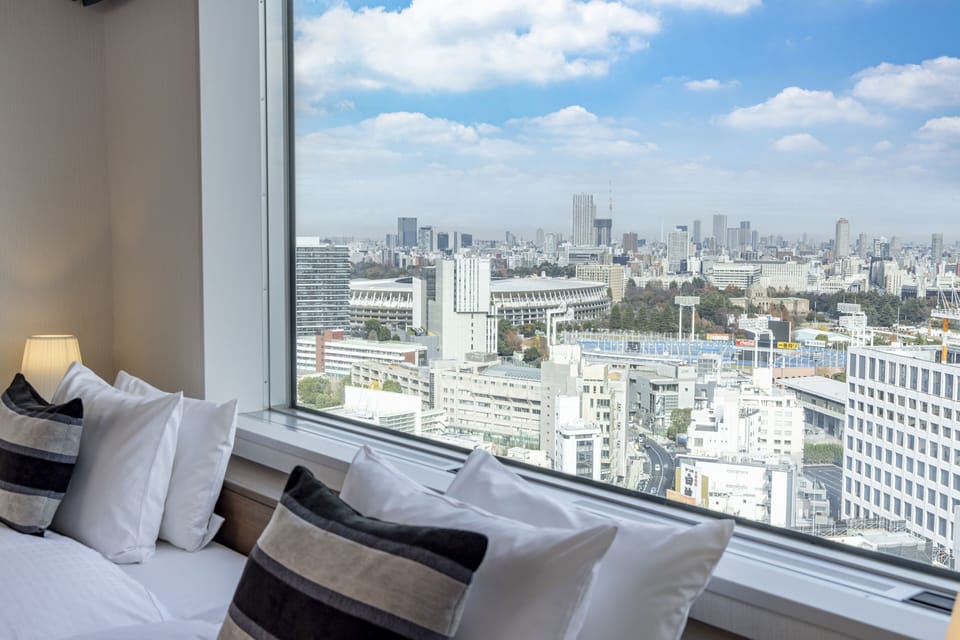 Premium bedding, in-room safe, desk, blackout drapes