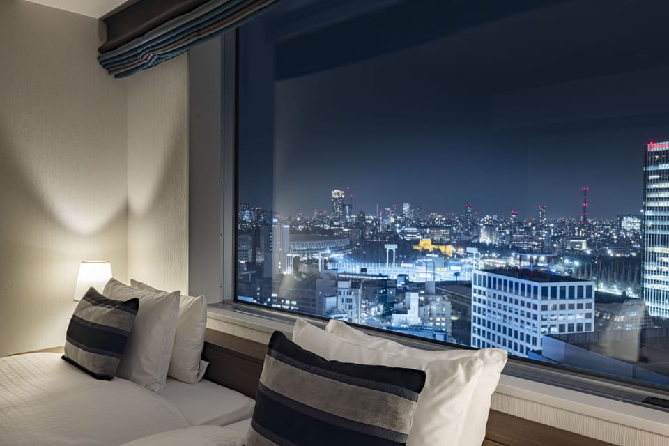 Premium bedding, in-room safe, desk, blackout drapes