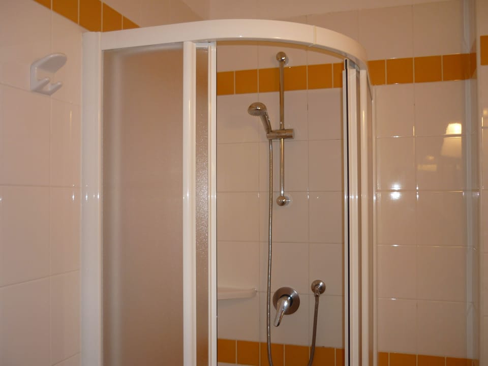 Classic Double or Twin Room | Bathroom shower
