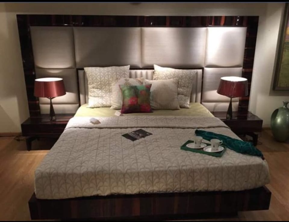 Deluxe Room | Egyptian cotton sheets, premium bedding, down comforters, pillowtop beds