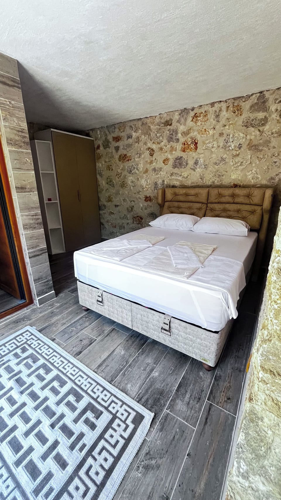 Comfort Suite | Premium bedding, iron/ironing board, bed sheets