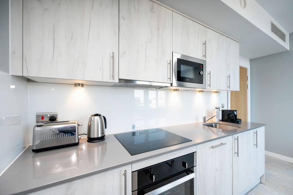 Fridge, microwave, stovetop, dishwasher
