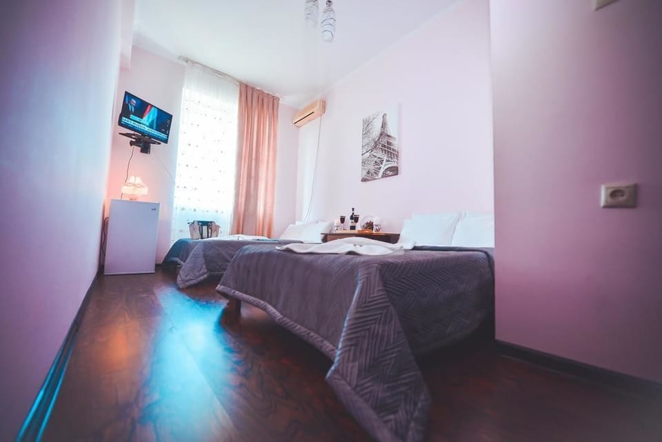 Basic Twin Room, Private Bathroom | Premium bedding, minibar, desk, blackout drapes
