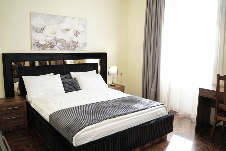 Basic Double Room Single Use, 1 Double Bed, Private Bathroom | Premium bedding, minibar, desk, blackout drapes