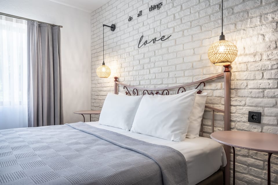 Comfort Double | Desk, soundproofing, free WiFi, bed sheets
