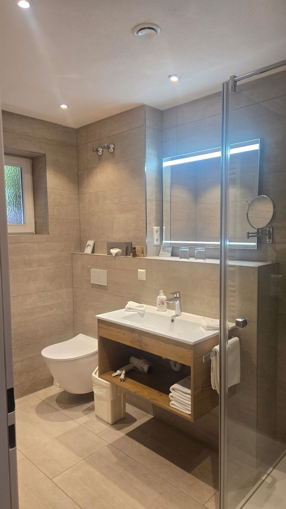 Shower, free toiletries, hair dryer, bathrobes