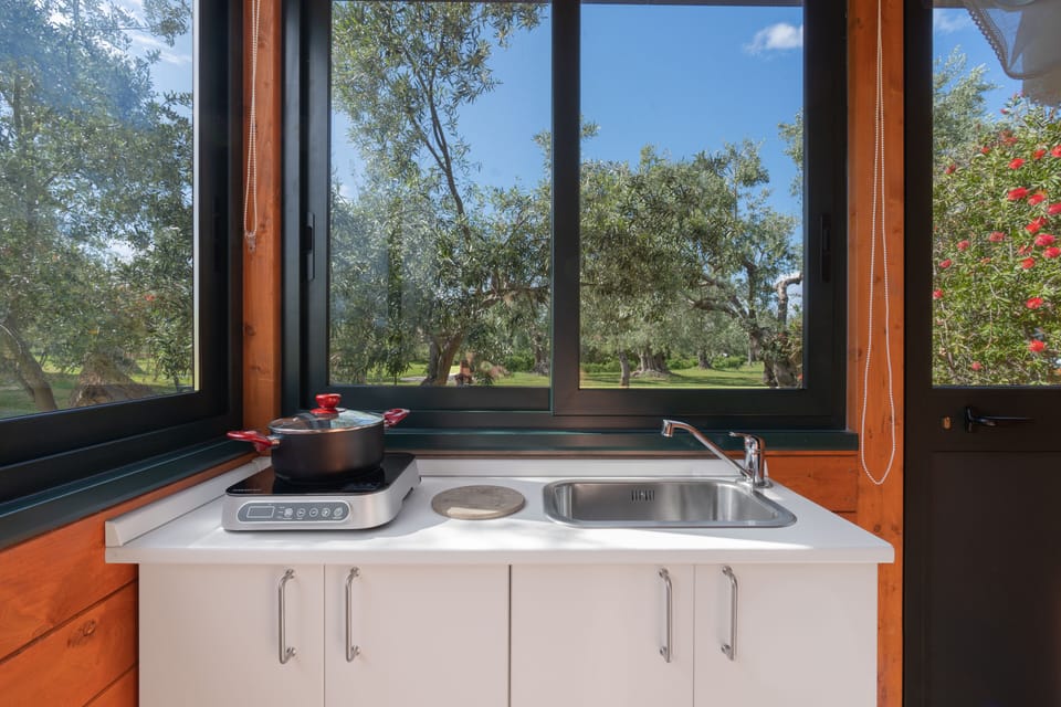 Classic Double or Twin Room, Garden View | Individually decorated, individually furnished, blackout drapes