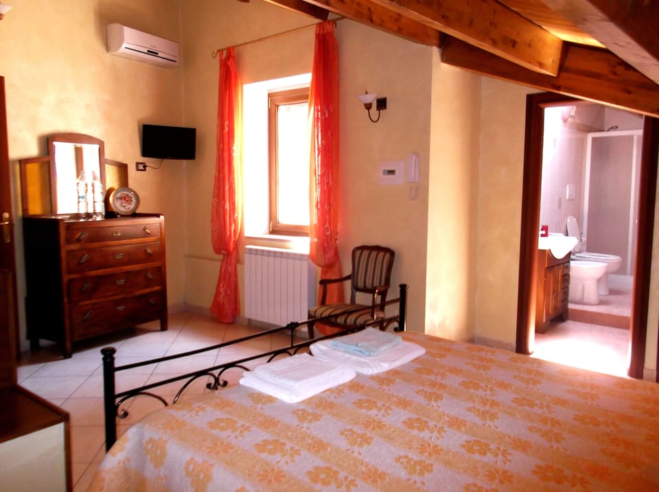 Comfort Double or Twin Room | 1 bedroom, free WiFi, bed sheets