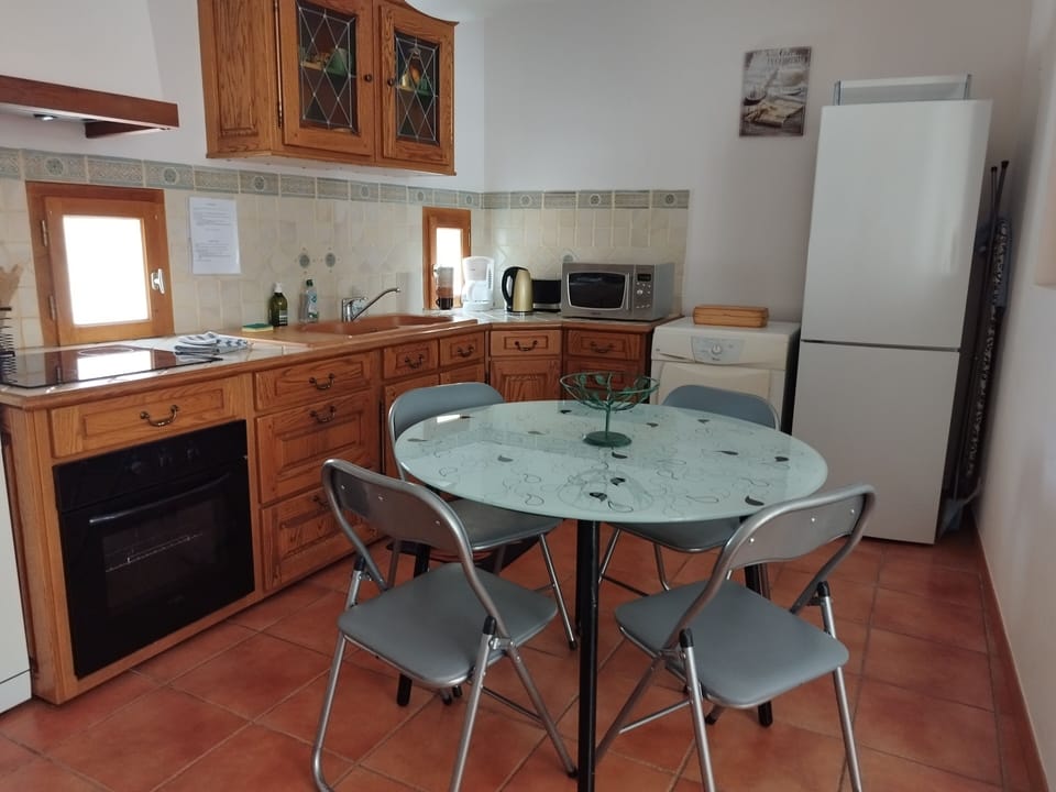 Comfort Apartment, 2 Bedrooms (appartement classé) | Private kitchen | Coffee/tea maker, electric kettle