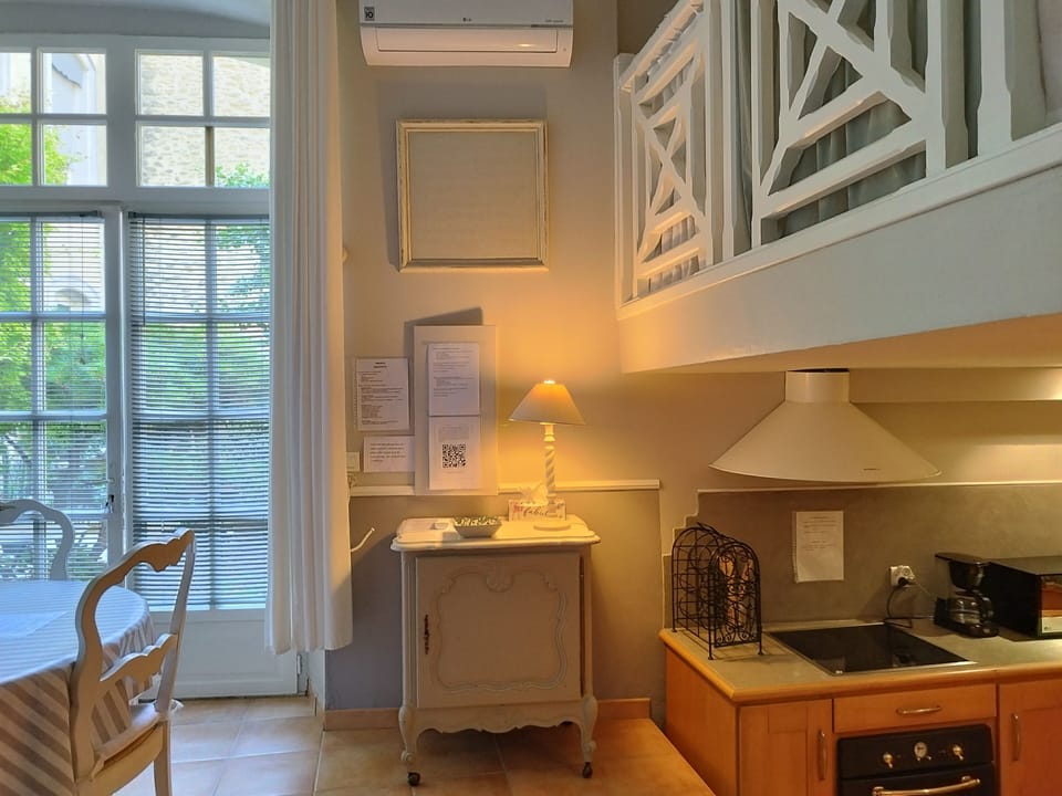 Family Studio, ground floor | Living area | Flat-screen TV