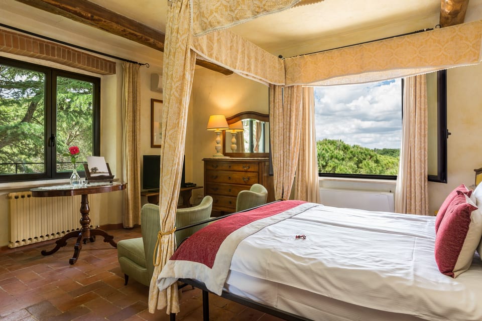 Deluxe Room (Romantic) | Frette Italian sheets, premium bedding, pillowtop beds, minibar