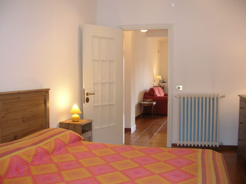 Suite, 1 Queen Bed, Non Smoking | 1 bedroom, minibar, desk, free WiFi
