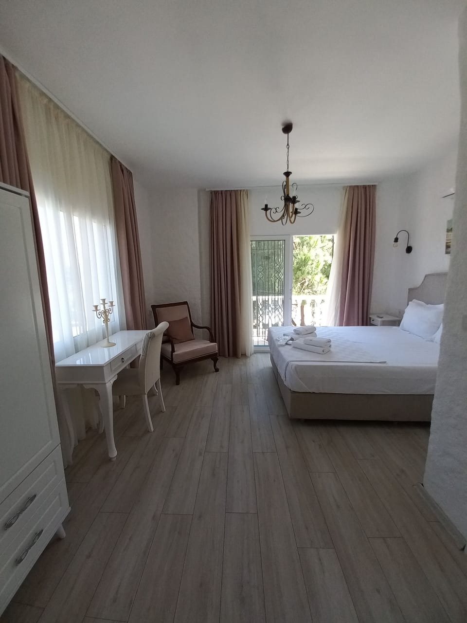Deluxe Room | Premium bedding, soundproofing, free WiFi, bed sheets
