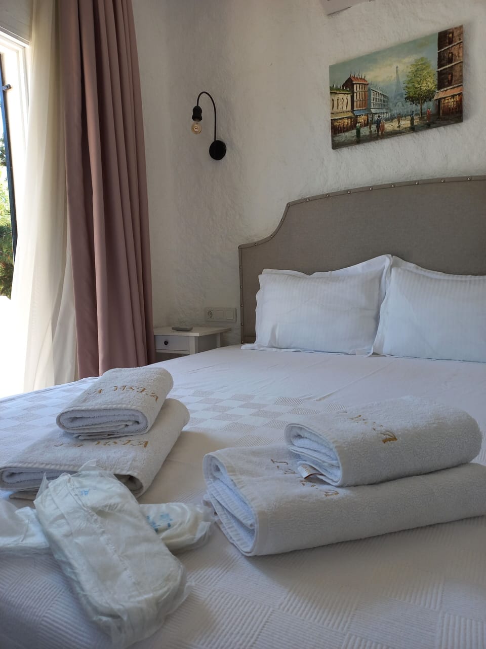 Deluxe Room | Premium bedding, soundproofing, free WiFi, bed sheets