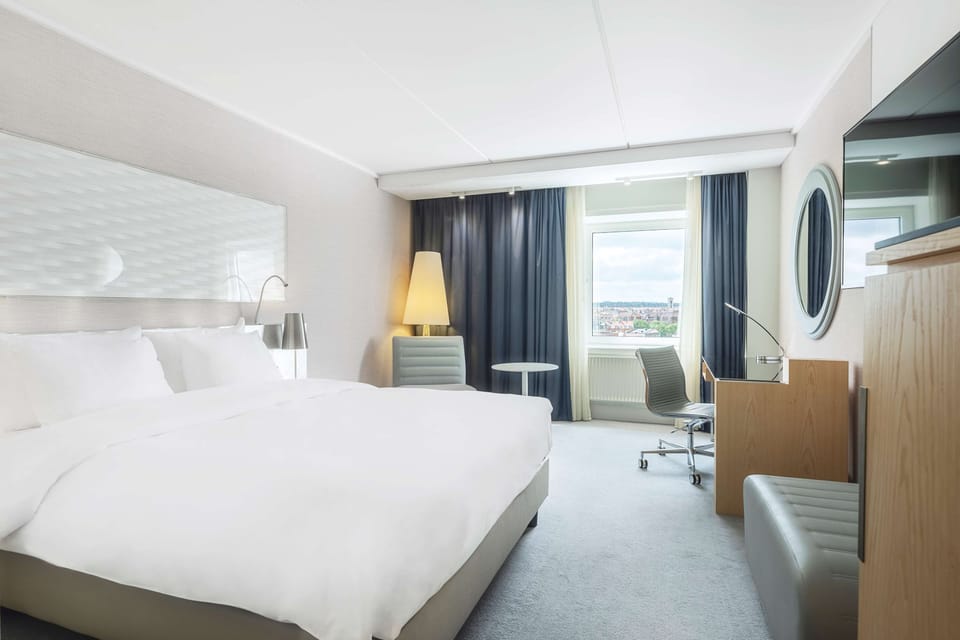 Superior Room, City View (High Floor) | Hypo-allergenic bedding, minibar, in-room safe, desk
