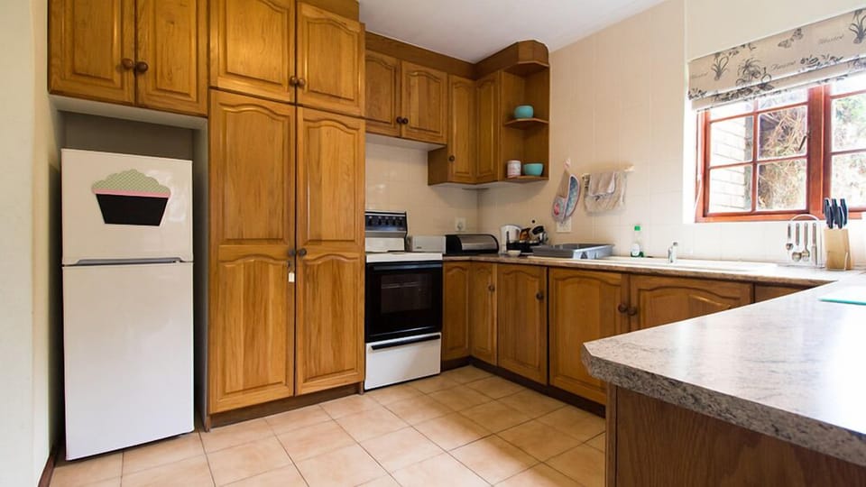 Family House, 2 Bedrooms | Private kitchen | Full-size fridge, microwave, oven, stovetop