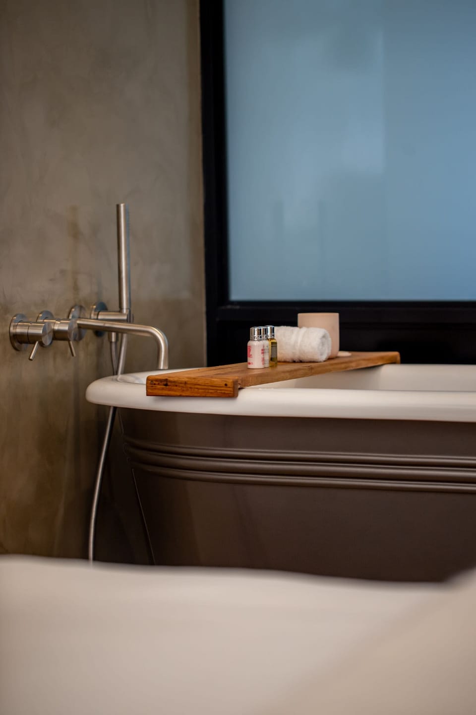 Luxury Room, 1 King Bed | Deep soaking bathtub