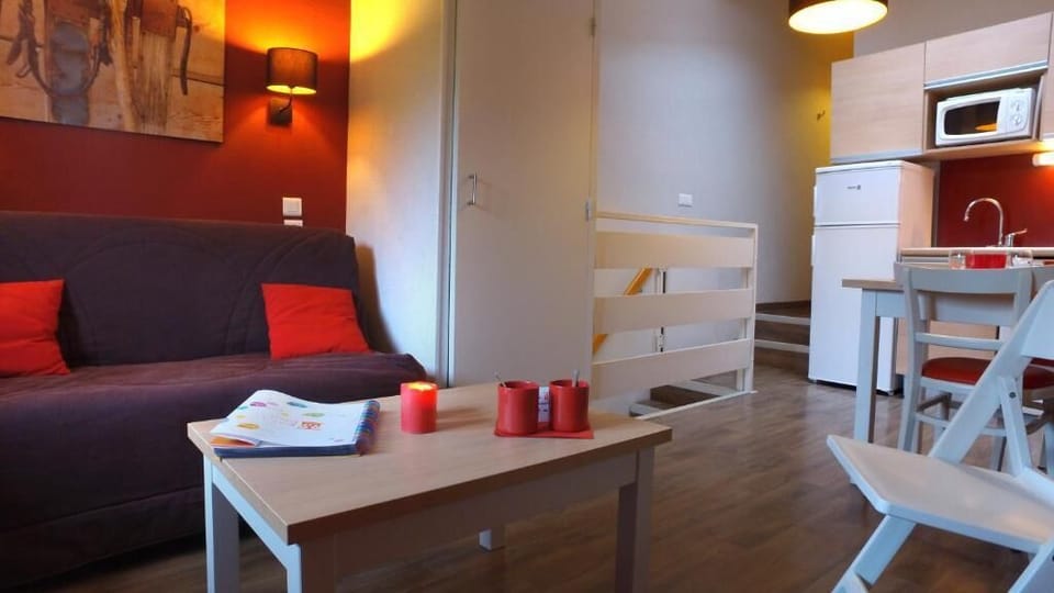 Apartment, 1 Bedroom (5 pers) | Living area | Flat-screen TV