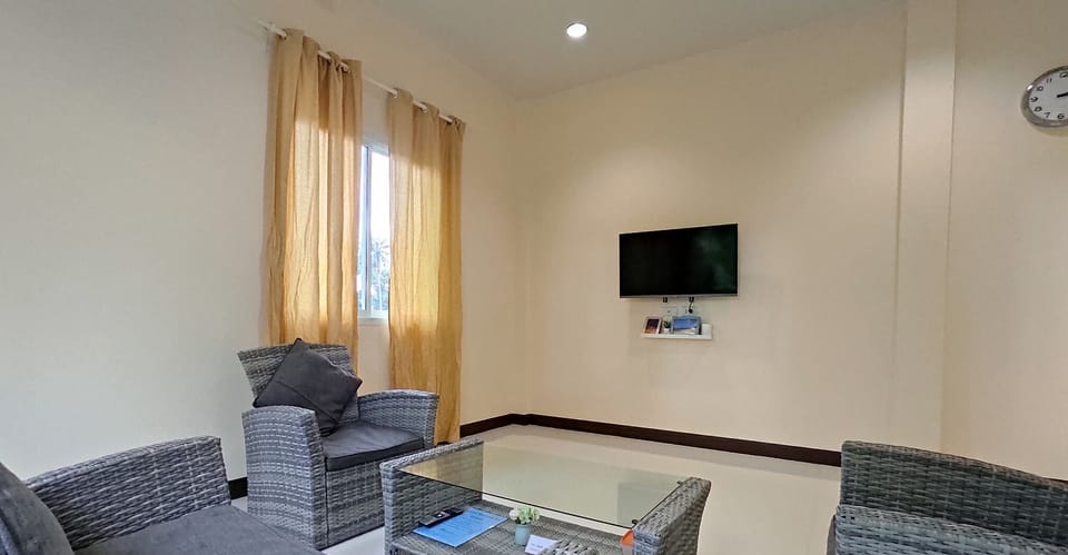 Family Bungalow, 1 Bedroom, Kitchenette, Garden Area | Living area