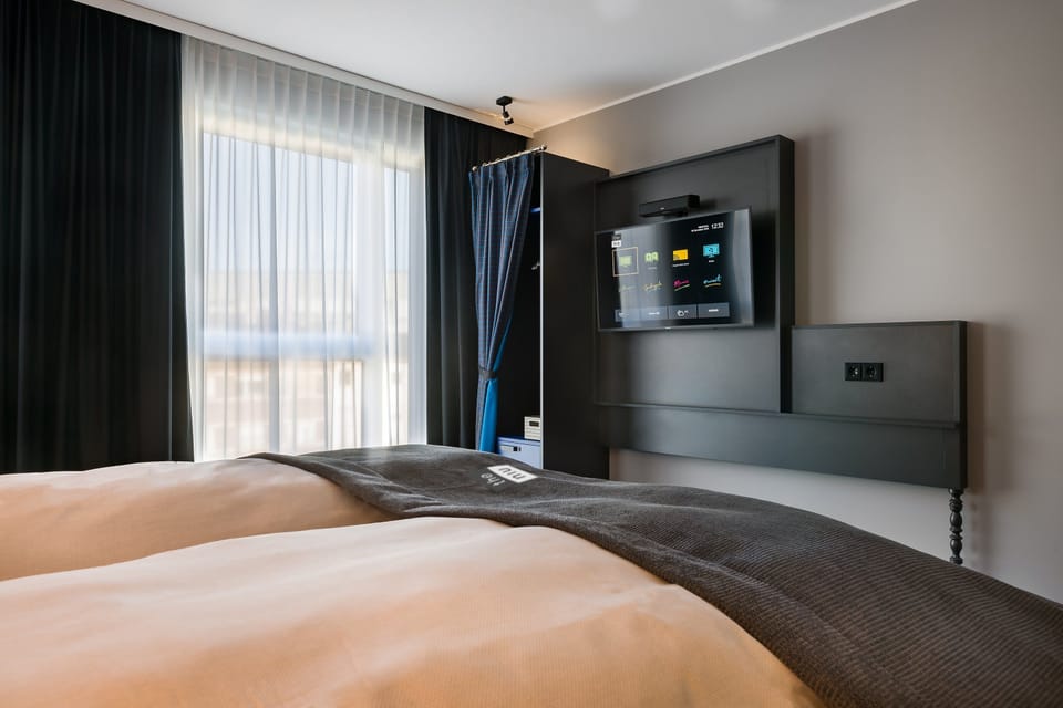 In-room safe, blackout drapes, soundproofing, cribs (free)