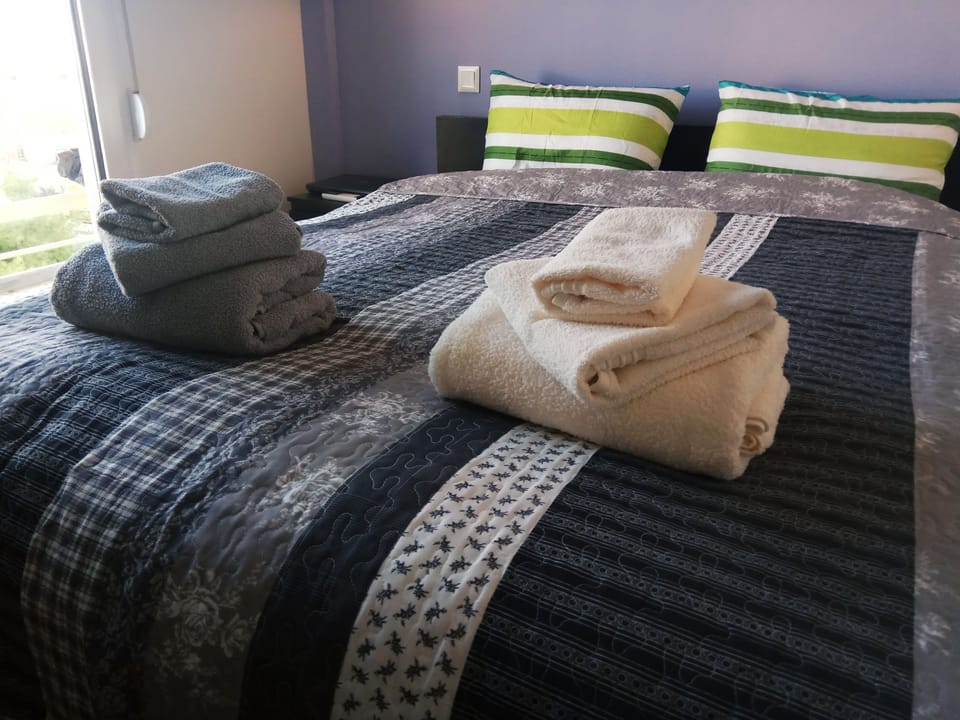 Superior Apartment, 2 Bedrooms, Club Lounge Access, Park View | 1 bedroom, Frette Italian sheets, premium bedding, down comforters
