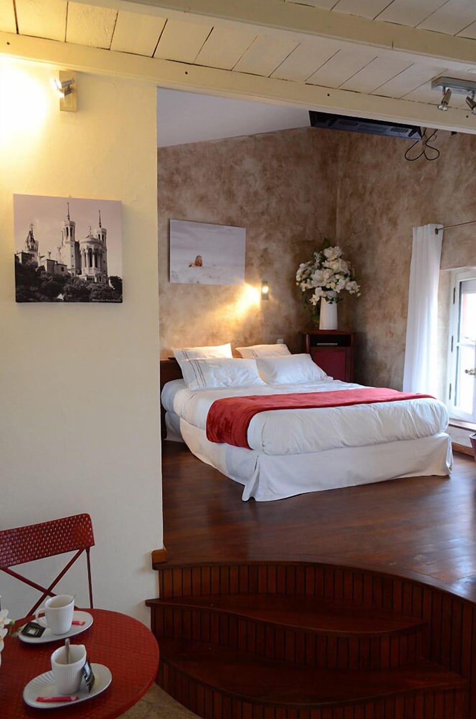 Double Room (Orchidée) | Desk, free WiFi, bed sheets