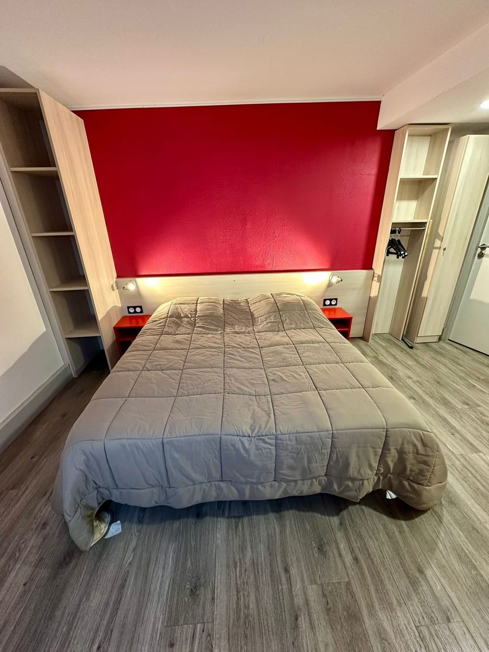 Blackout drapes, free WiFi, bed sheets