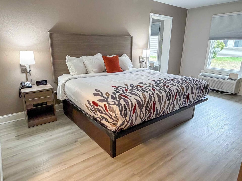 Luxury Suite, 1 King Bed with Sofa bed | Premium bedding, bed sheets