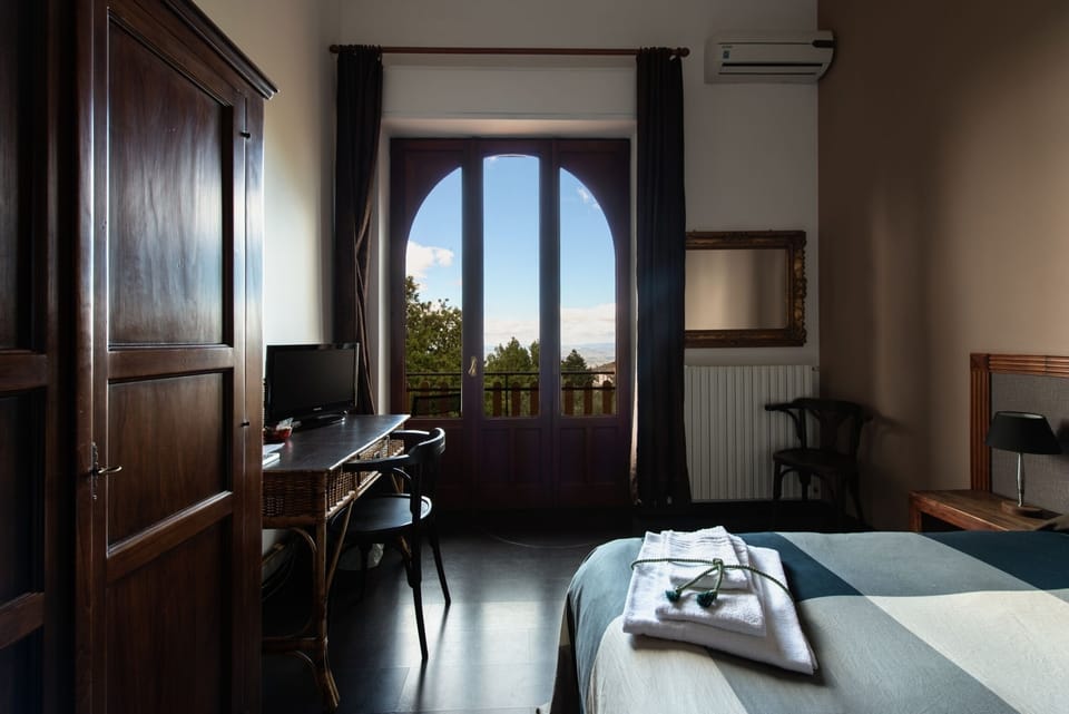 Superior Double Room | 1 bedroom, in-room safe, desk, cribs/infant beds