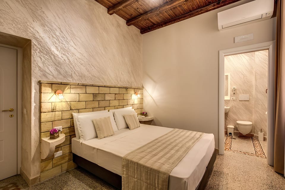 Double or Twin Room, Non Smoking | Frette Italian sheets, premium bedding, down comforters, minibar