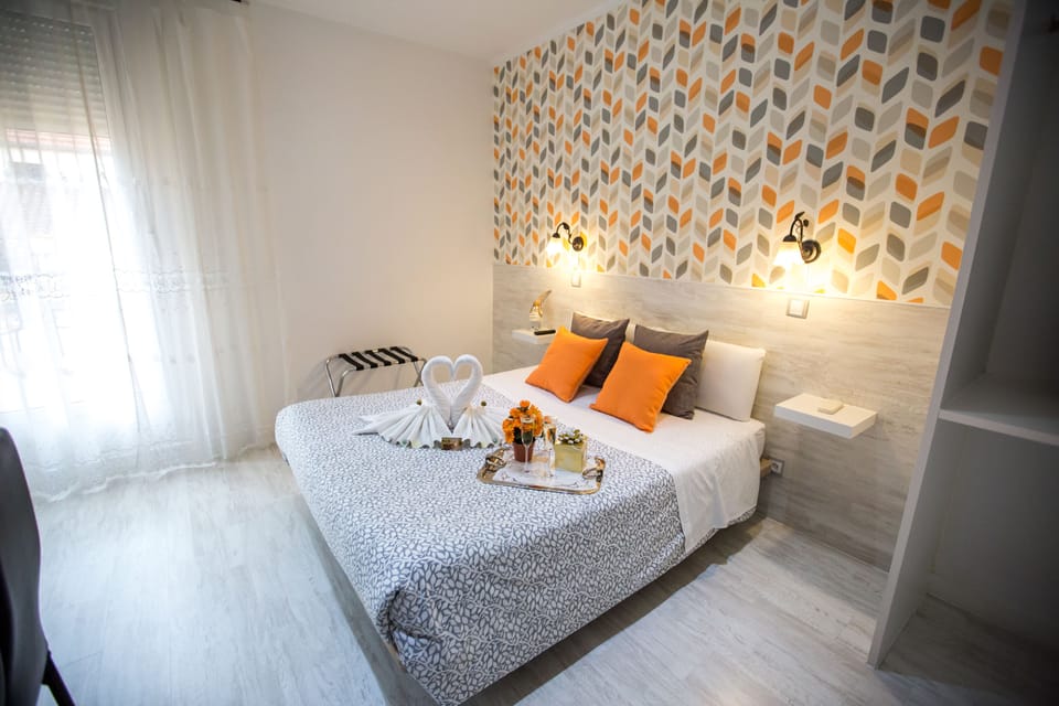 Double Room | Desk, soundproofing, free WiFi, bed sheets