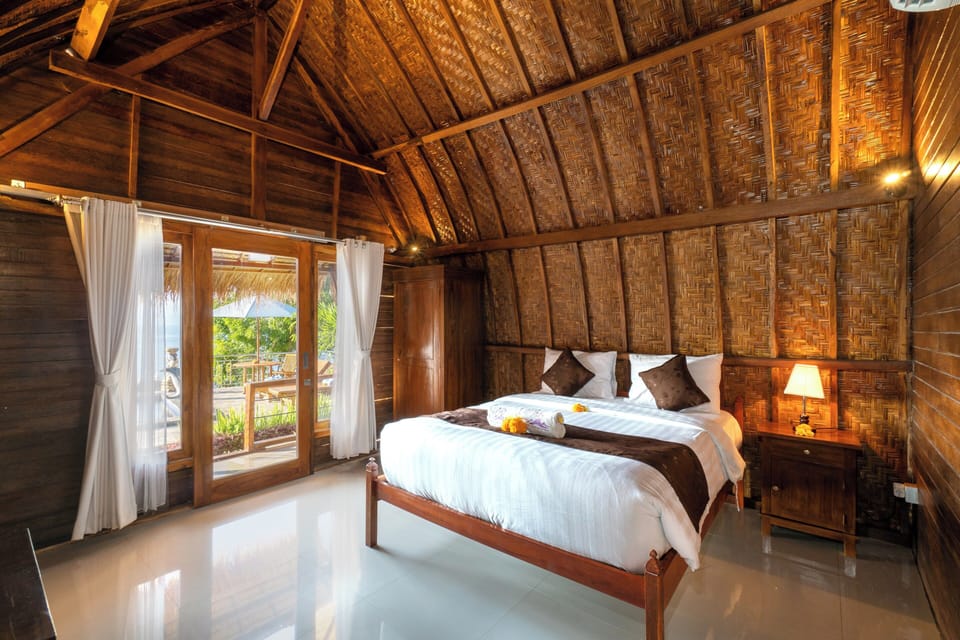 Deluxe Bungalow, 1 Bedroom, Pool View | Desk, soundproofing, rollaway beds, free WiFi