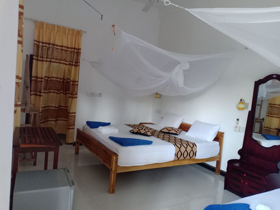 Luxury Double Room, 1 King Bed, Non Smoking | Premium bedding, memory foam beds, individually furnished, desk