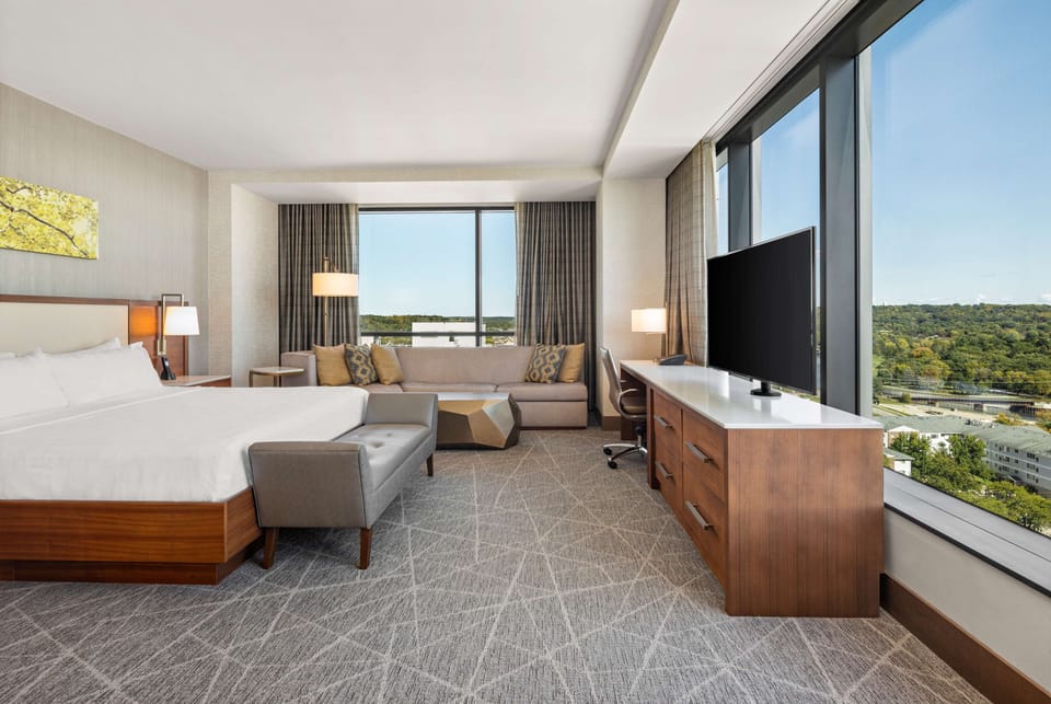 Hypo-allergenic bedding, in-room safe, desk, laptop workspace