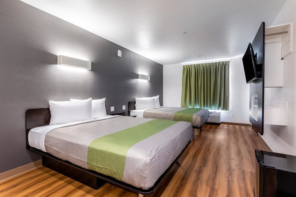WiFi (free), bed sheets