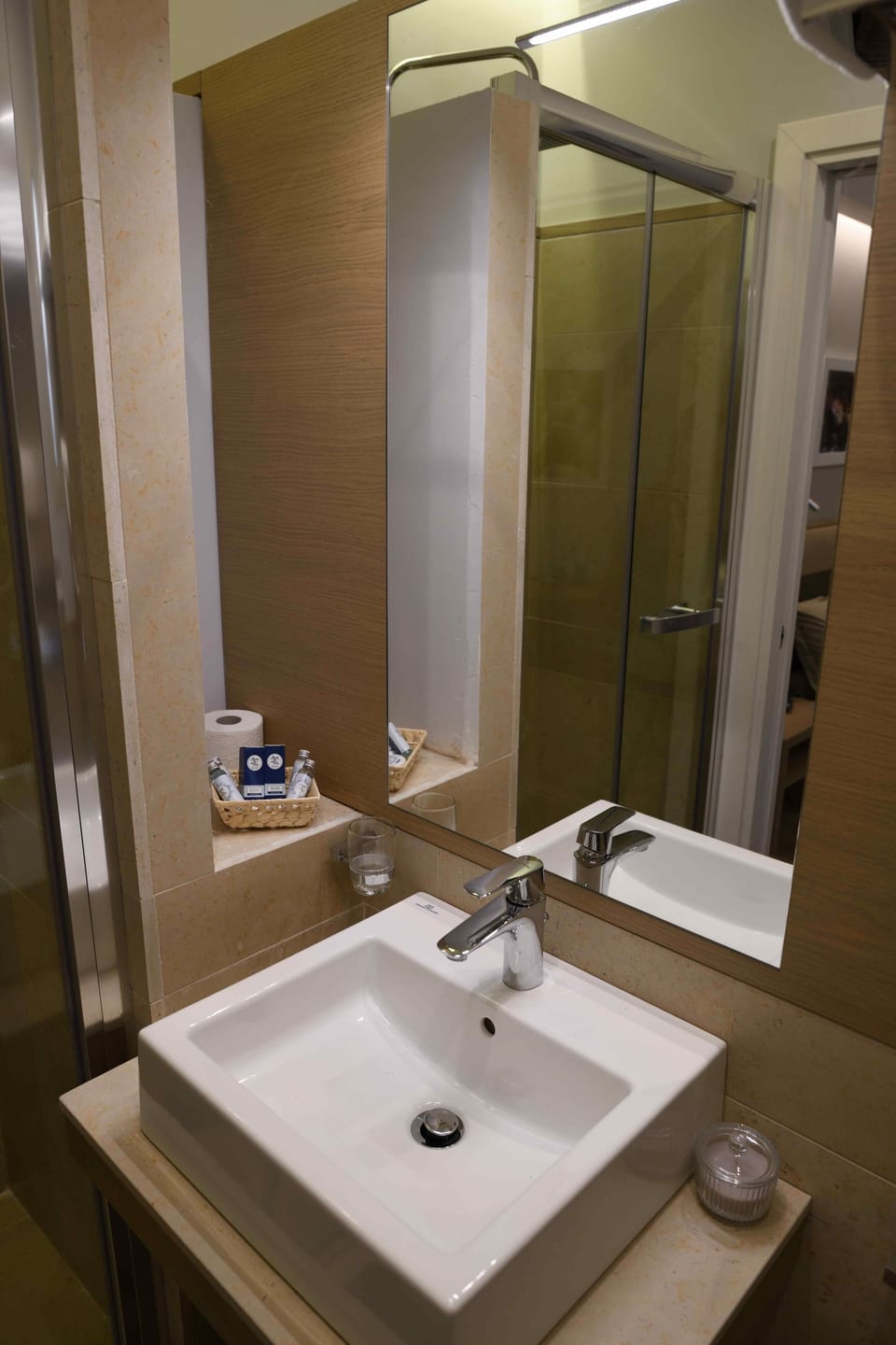 Standard Double Room | Bathroom sink