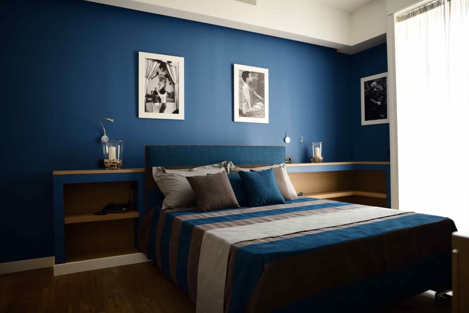 Frette Italian sheets, premium bedding, minibar, in-room safe