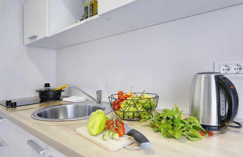 City Studio Suite, 1 King Bed, Non Smoking | Private kitchenette | Electric kettle