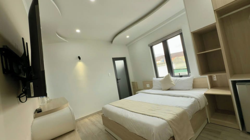 Deluxe Double Room, 1 Queen Bed, City View | Minibar, desk, iron/ironing board, free WiFi
