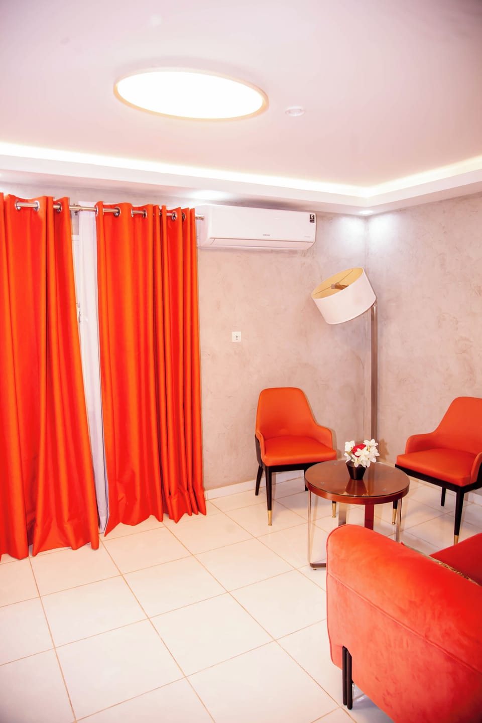 Superior Room | Living area | 33-inch flat-screen TV with satellite channels, TV