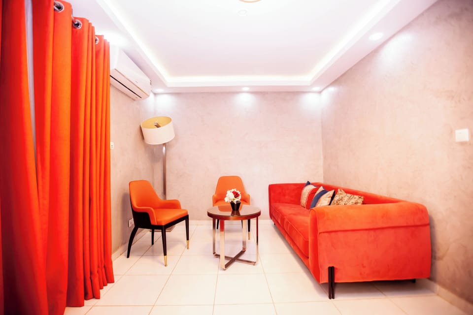 Superior Room | Living area | 33-inch flat-screen TV with satellite channels, TV