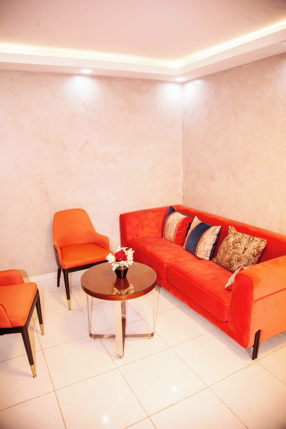 Superior Room | Living area | 33-inch flat-screen TV with satellite channels, TV