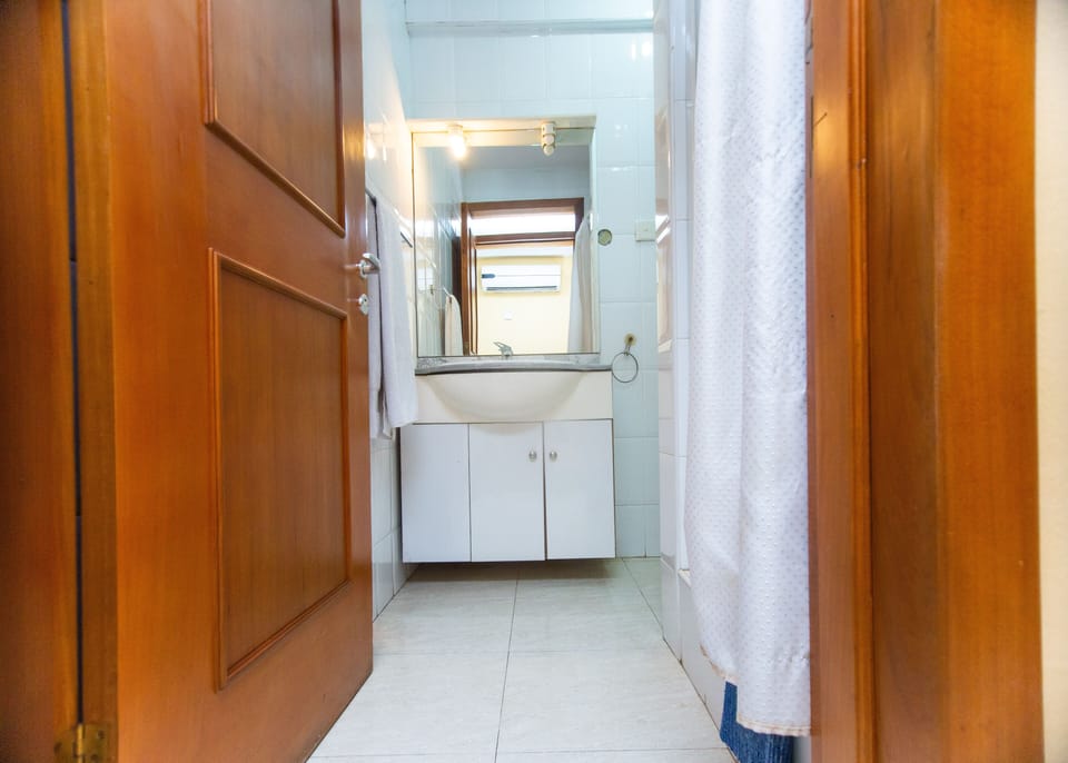Deluxe Room | Minibar, in-room safe, desk, laptop workspace