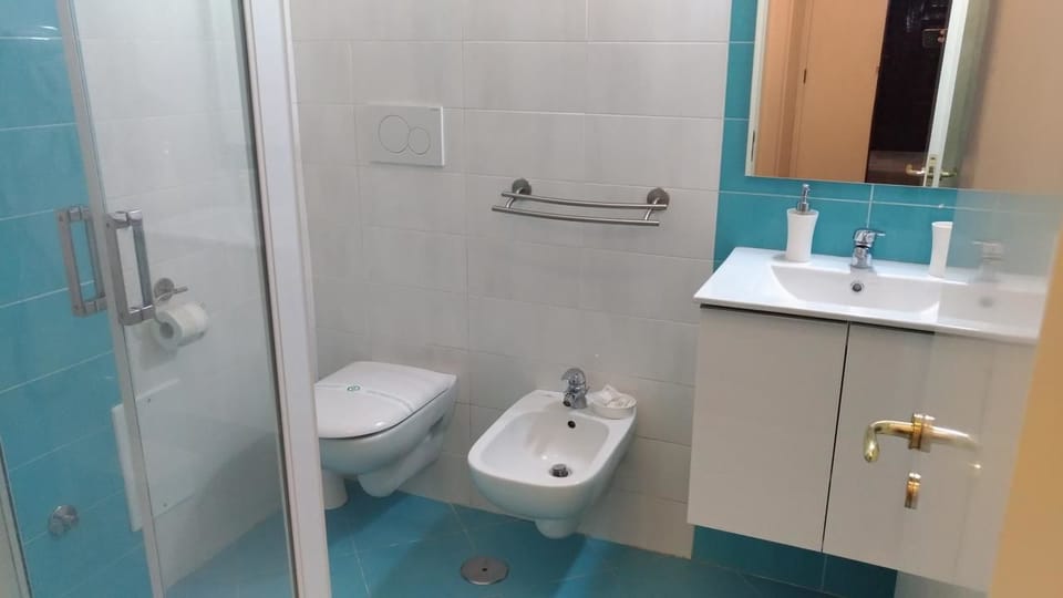 Executive Quadruple Room, Multiple Beds, Non Smoking, Ground Floor | Bathroom sink