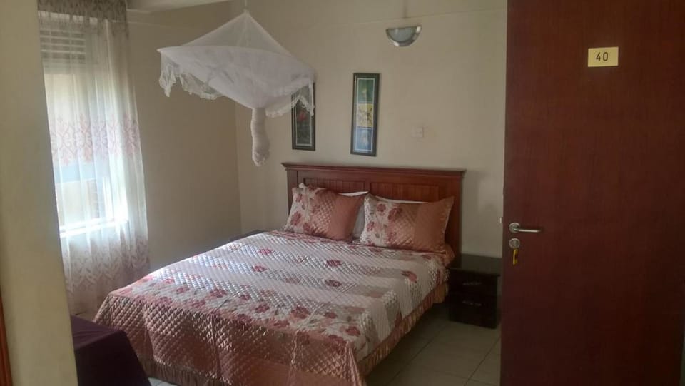 Double Room | Desk, free WiFi, bed sheets, wheelchair access