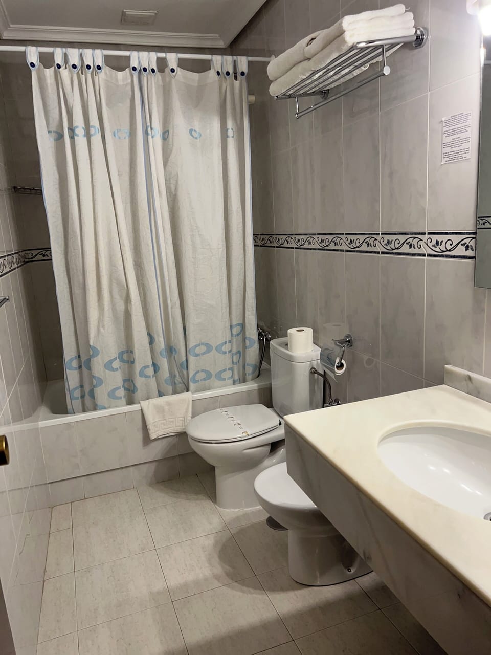 Basic Twin Room, 2 Twin Beds, Private Bathroom | Bathroom | Combined shower/tub, designer toiletries, hair dryer, towels